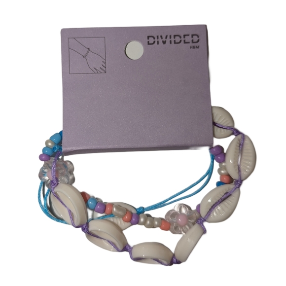 🍂 3/$15 - *NWT* H&M Divided 3-Pack Beaded Pastel Cowrie Bracelets - Picture 1 of 4